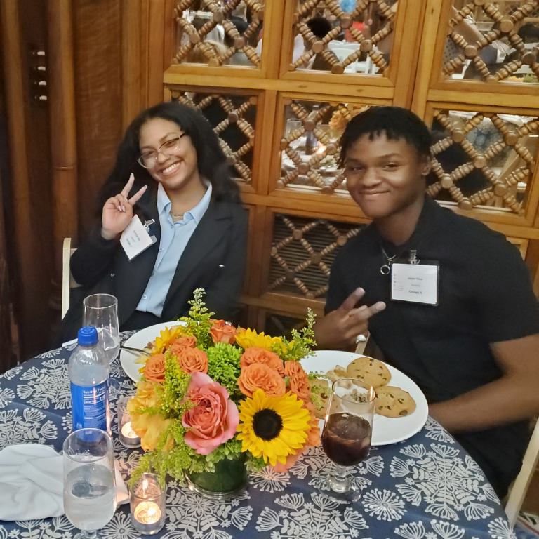 Students enjoy dinner in DC